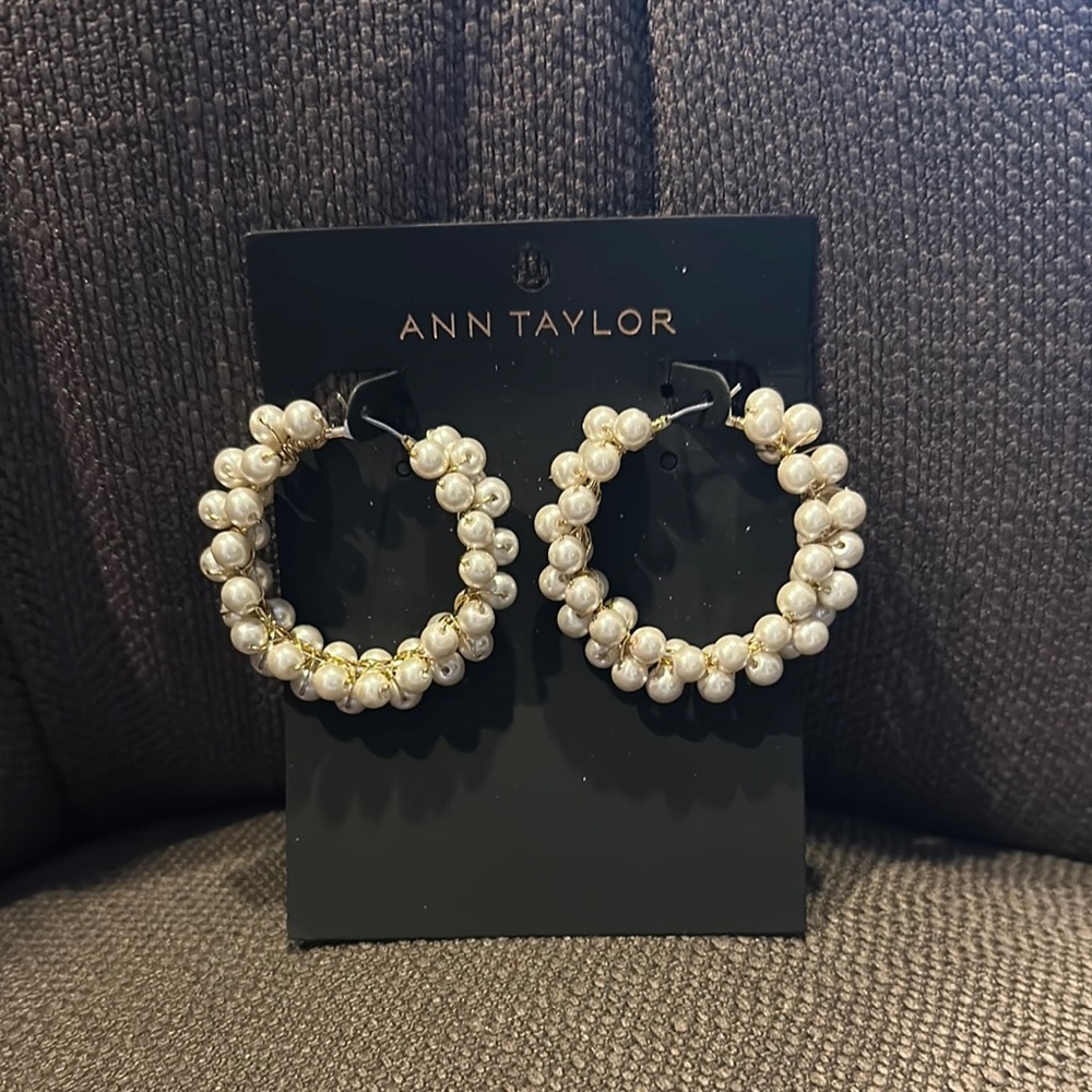 Ann Taylor Cream and Gold Pearl Earrings | NWT